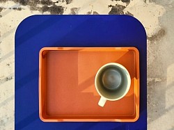 À la fois robuste et élégant, il apporte une touche contemporaine à votre espace tout en gardant vos objets du quotidien à portée de main.Béton durable pour une déco éco-responsable Notre décoration en béton est un choix durable et éco-responsable. Le béton est un matériau solide, facile à entretenir et respectueux de l'environnement, idéal pour une déco moderne et durable.