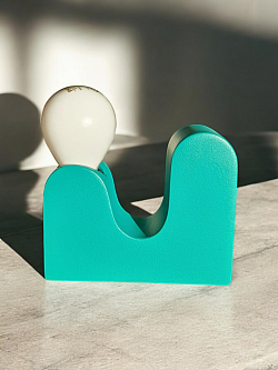 Idéale pour une table de chevet, un bureau ou une étagère. Son design épuré offre un éclairage doux, parfait pour créer une ambiance chaleureuse dans les petits espacesDécoration élégante en béton Ajoutez de l'élégance à votre espace avec des objets déco béton. Les pots en béton et autres accessoires apportent une touche de raffinement et de modernité à votre décoration intérieure..